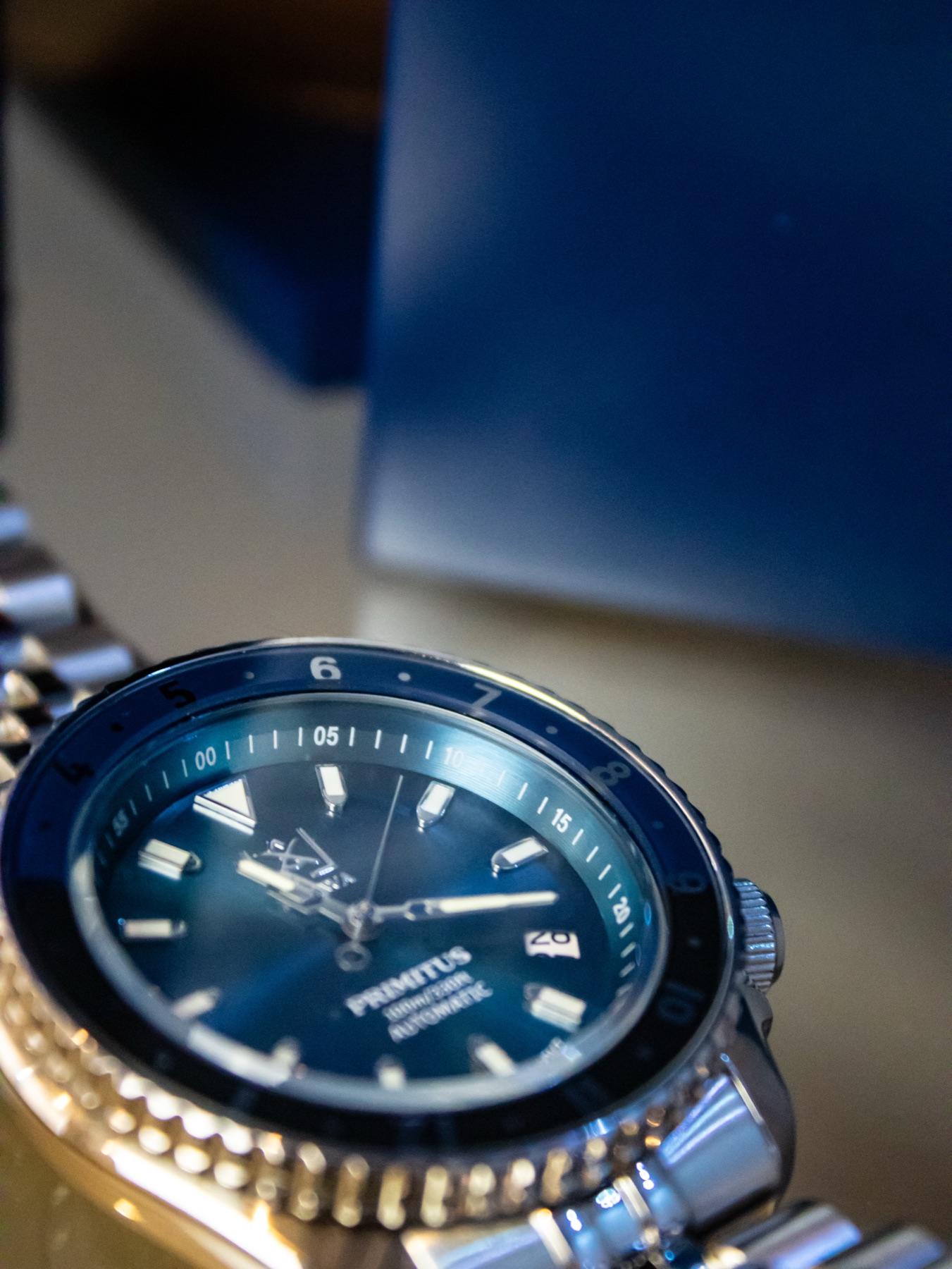 LEXWA PRIMITUS angled shot showing case and bezel detail